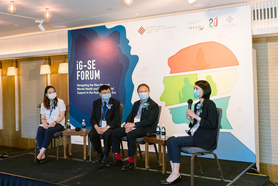 (左至右)Mind HK Coolminds项目经理Cecilia Yiu小姐、CPCE学部副主任(科技、工程及健康学部)及实务教授(健康学)方玉辉医生、香港社会医学学院院长曾浩辉医生、圣雅各福群会项目经理张美虹小姐讨论为学生而设的精神健康支援服务。