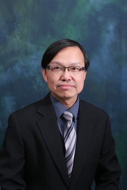 屈大明博士希望帮助教师开发和利用聊天机器人,以改善学生的学习体验。