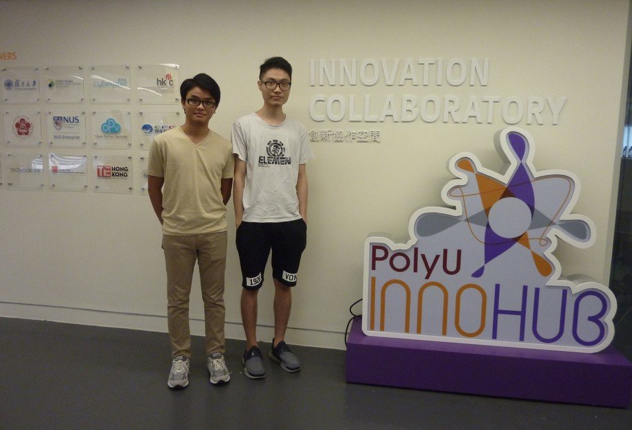 PolyU SPEED的李嘉俊同學(左)和黃冠誠同學獲頒概念驗證(POC)基金,並將在「理大 InnoHub」開發他們的產品。