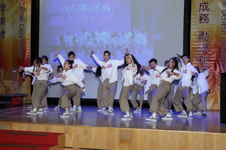 HKCC學生會舞蹈學會在開學典禮上表演。