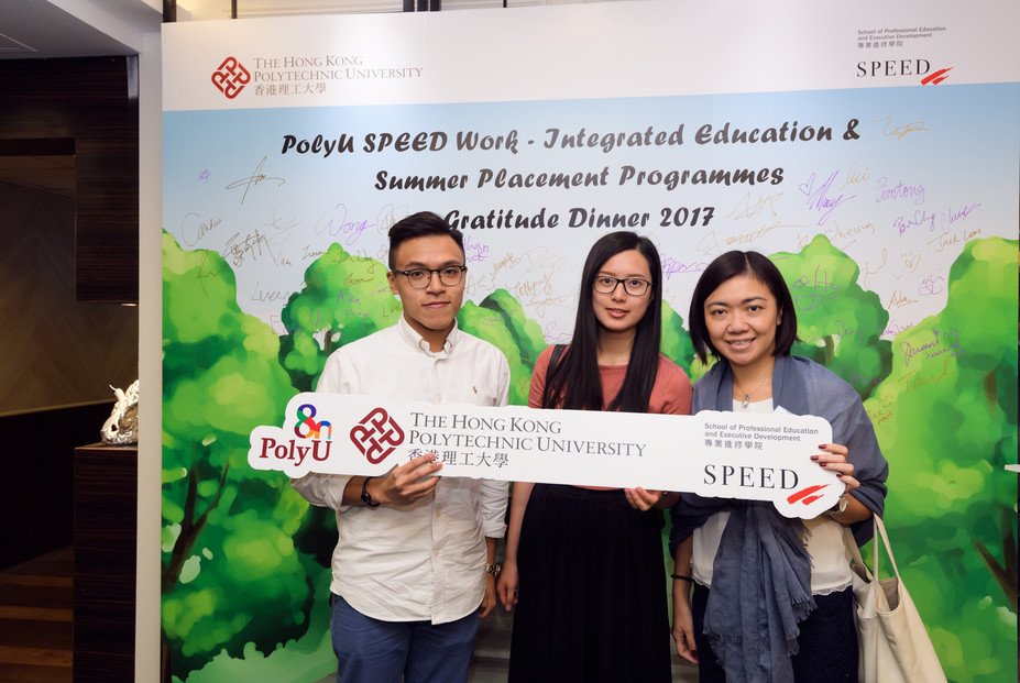 PolyU SPEED特別安排了簽名板,鼓勵參與計劃的公司代表即時於網上社交平台分享照片。