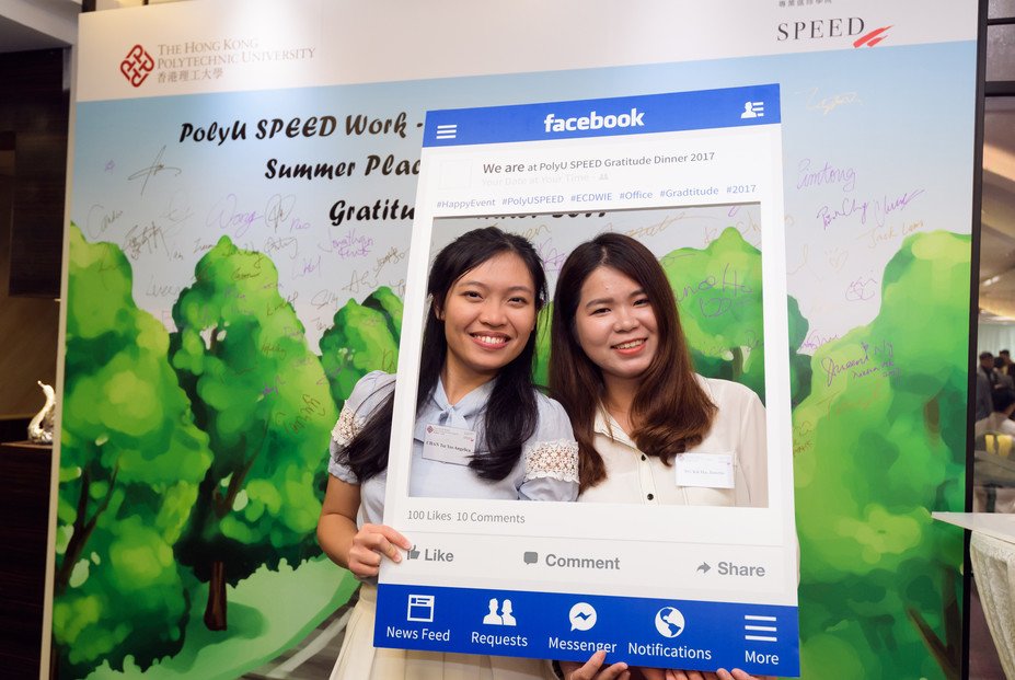 PolyU SPEED特別安排了簽名板,鼓勵參與計劃的公司代表即時於網上社交平台分享照片。