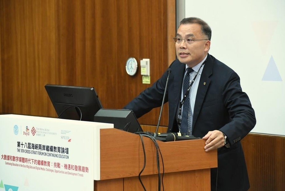 PolyU SPEED院長羅文強博士在論壇開幕典禮上歡迎來自兩岸四地32所大專院校的代表。