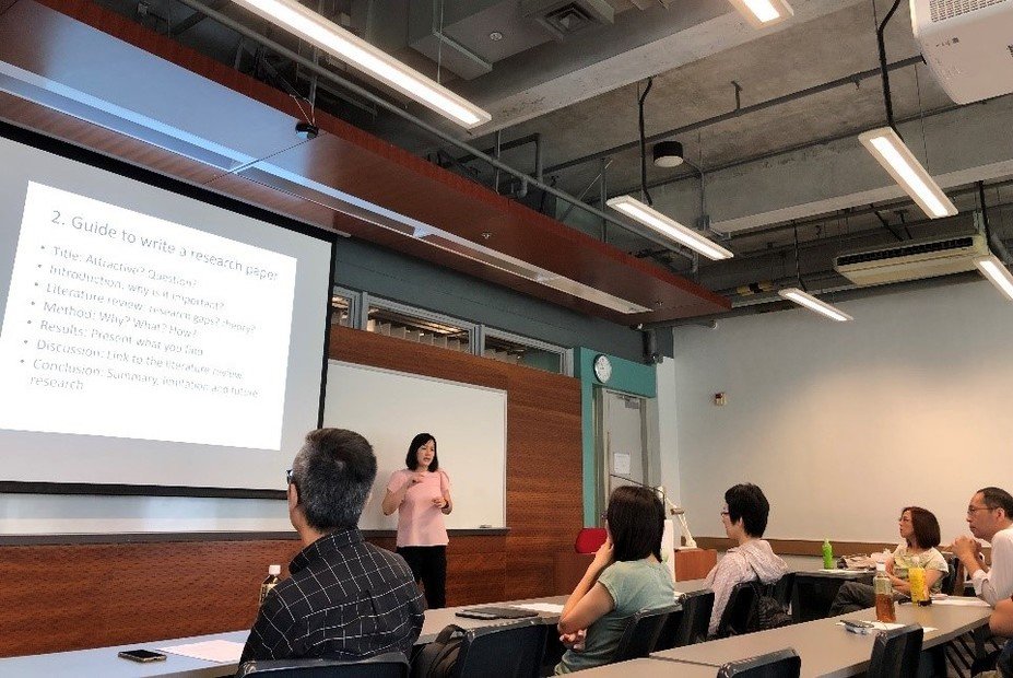Dr Tiffany Leung, Lecturer of CPCE, shares her experience with participants.