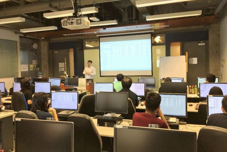 Dr Kelvin Lo, Lecturer of CPCE, shares his experience with participants.