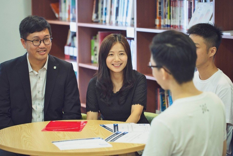 PolyU SPEED应用科学(荣誉)理学士(统计及数据科学)课程讲师鲁文锋博士、学生吴文楚、王骏杰以及高级讲师吴美兰博士